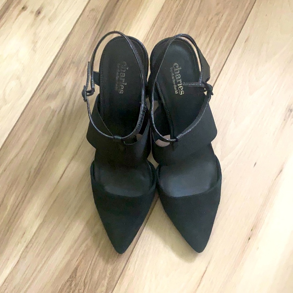 Gorgeous designer black pumps with suede front